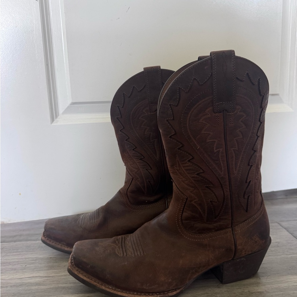 Ariat Brown Western Cowboy Boots with Leather Finish